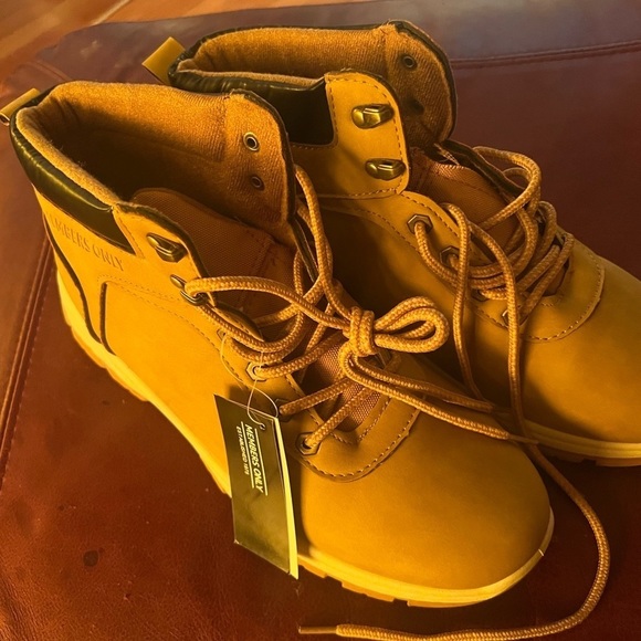 CLEARANCE! Mens MEMBERS ONLY Rugged Tan Boots  NWT!  Size 10 or 11! main image 4